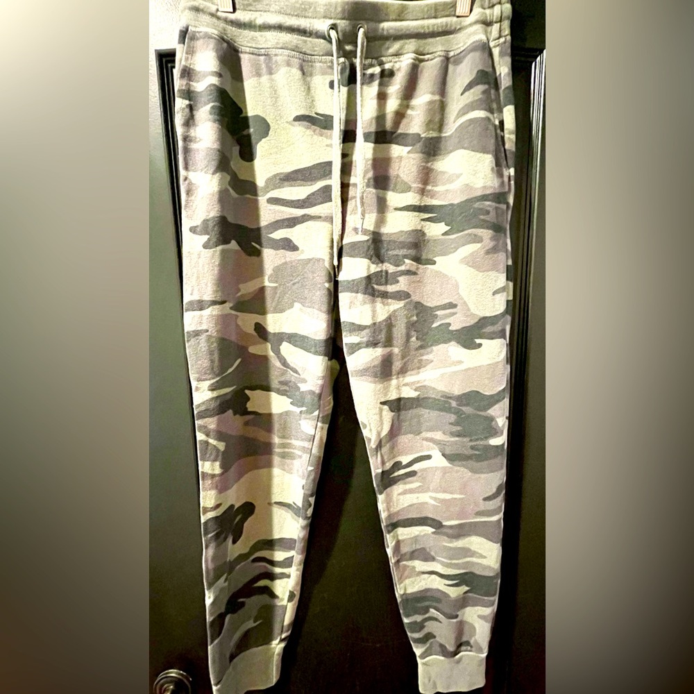 Splendid Green Camouflage Joggers Large